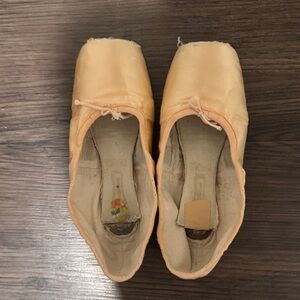 Old used pointe shoes